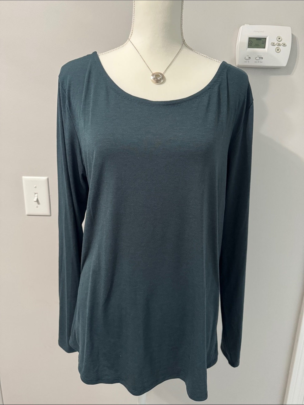 Athleta XL dark green long sleeved twisted back T- shirt